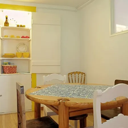 Local! Maria Typical Home, Near Flea Market