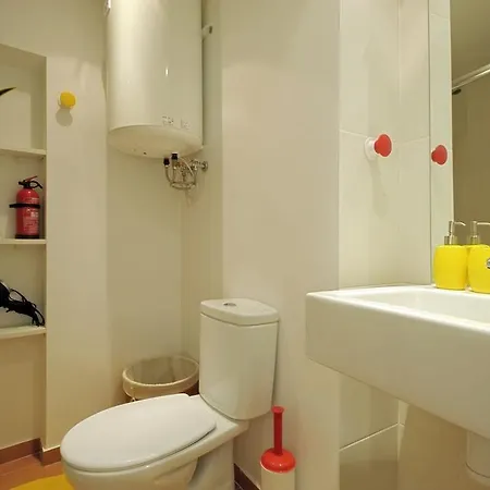 Local! Maria Typical Home, Near Flea Market *