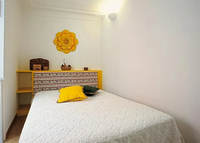 Local! Maria Typical Home, Near Flea Market * Lisboa