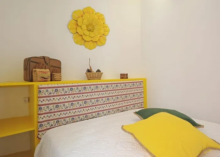 Local! Maria Typical Home, Near Flea Market