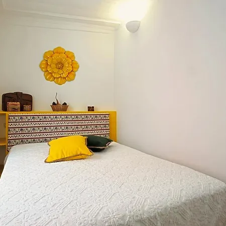 Local! Maria Typical Home, Near Flea Market * Lisboa