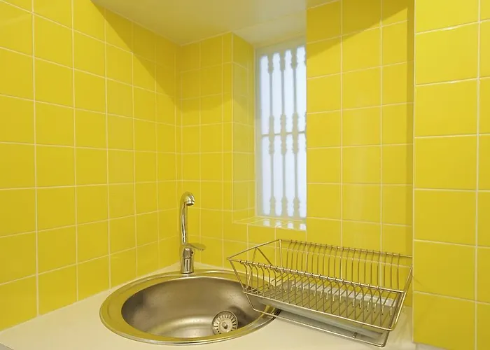 Local! Maria Typical Home, Near Flea Market